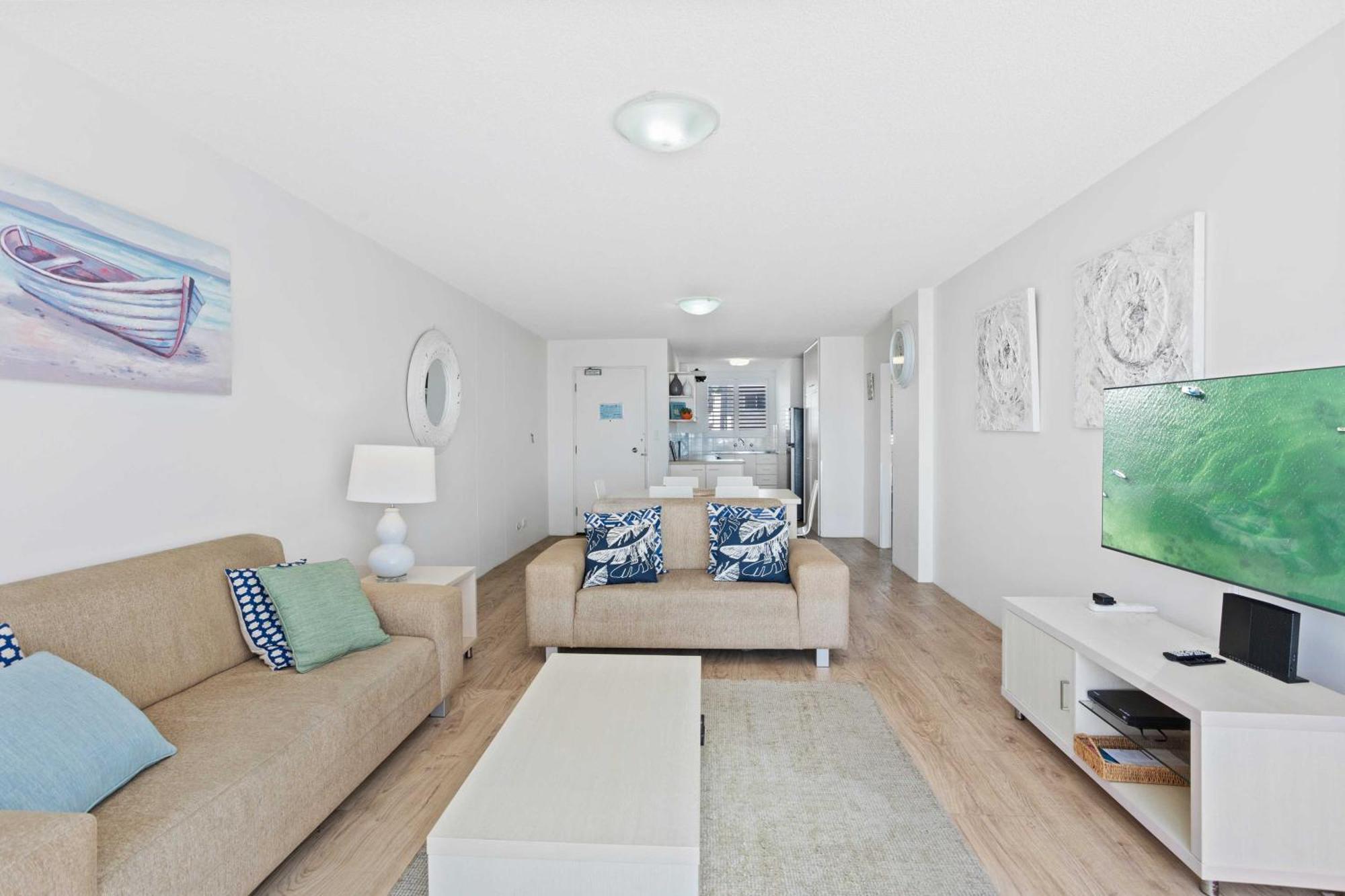 Апартаменты Goodwin Towers - Hosted By Burleigh Letting Голд-Кост Экстерьер фото