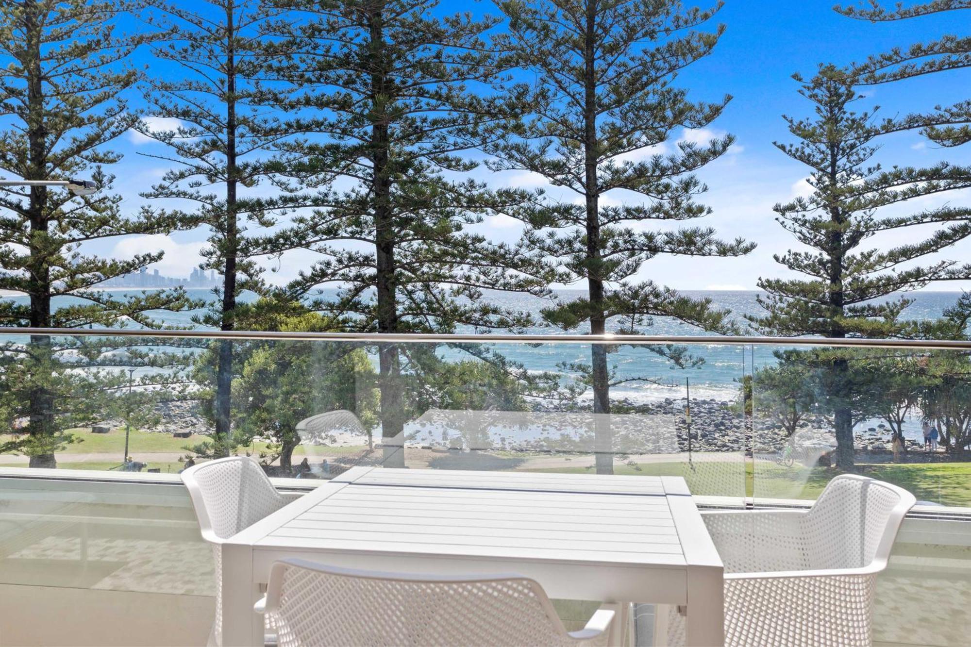 Апартаменты Goodwin Towers - Hosted By Burleigh Letting Голд-Кост Экстерьер фото